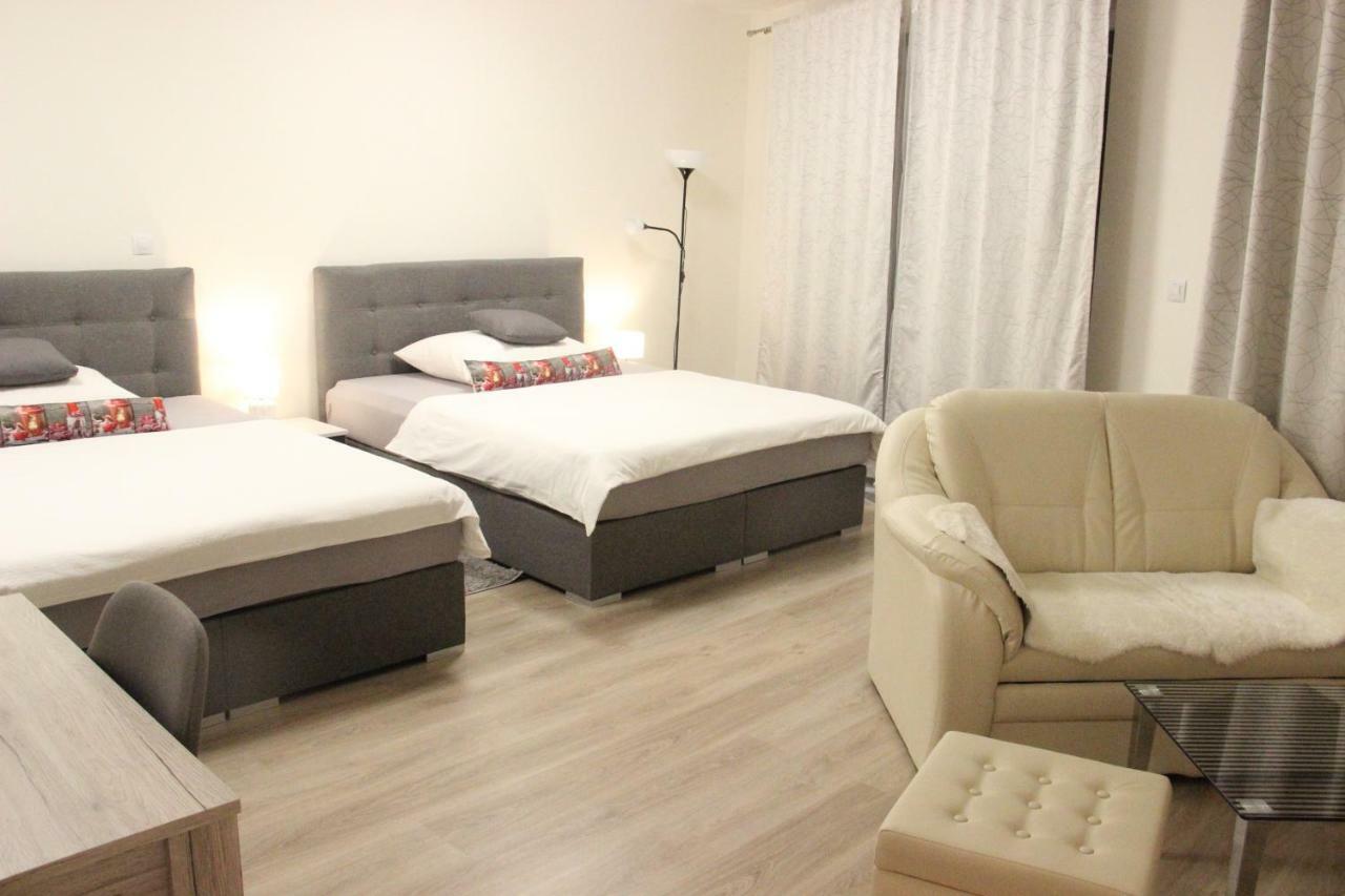 Apartment H+ Apartman Letiste Prague